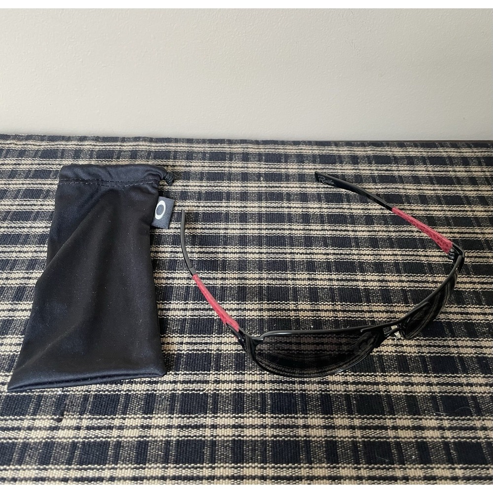 Oakley Restless Black and Red Sunglasses 60/15 Great Condition Bag Included